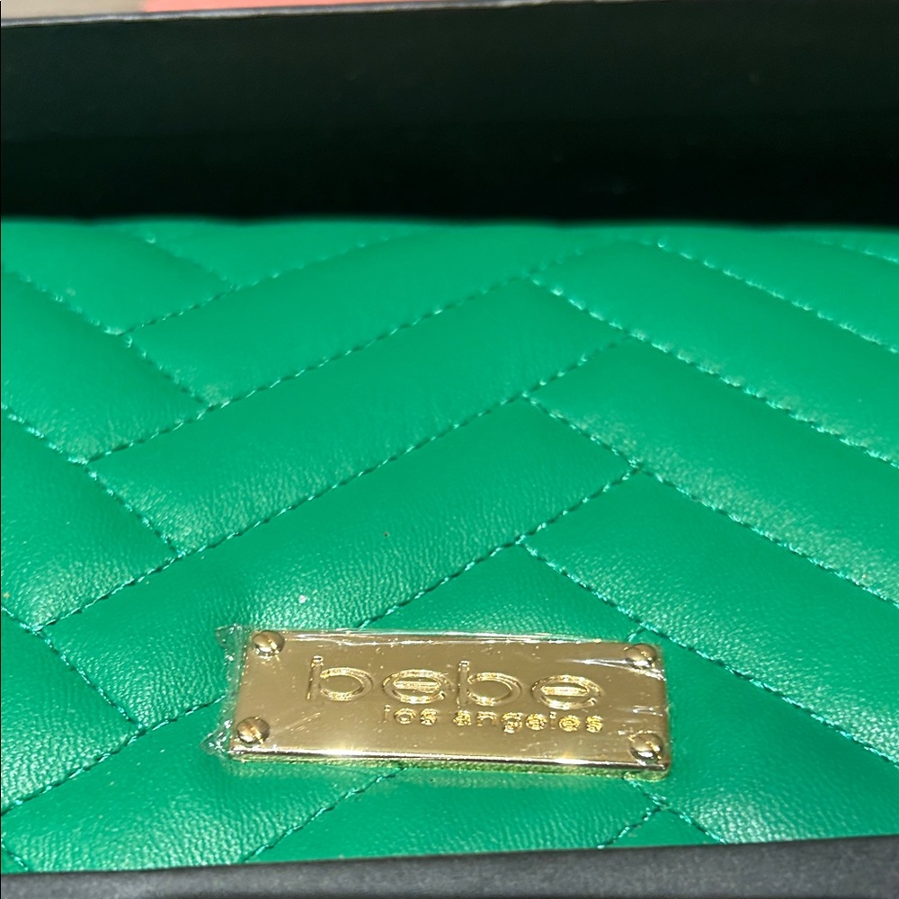NEW Bebe Emerald Green Quilted Wallet and Keychain Set - Picture 2 of 5